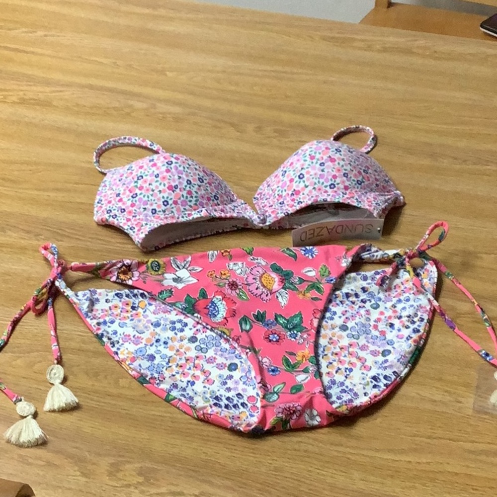 Vera Bradley bikini string NWT XL Sundazed top matches perfect NWT Floral